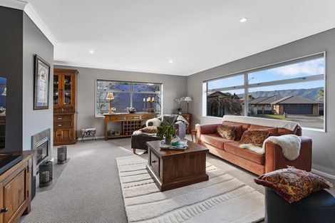 Photo of property in 14 Leanne Way, Waikanae Beach, Waikanae, 5036