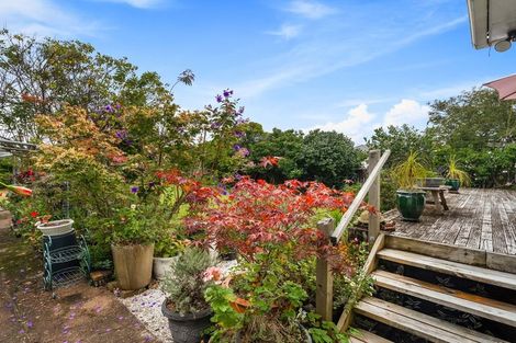 Photo of property in 70 Buscomb Avenue, Henderson, Auckland, 0610