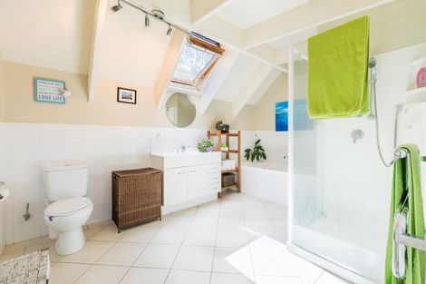 Photo of property in 33 Warner Park Avenue, Laingholm, Auckland, 0604