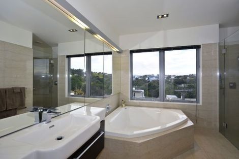 Photo of property in 1 Upper Lewisville Terrace, Thorndon, Wellington, 6011