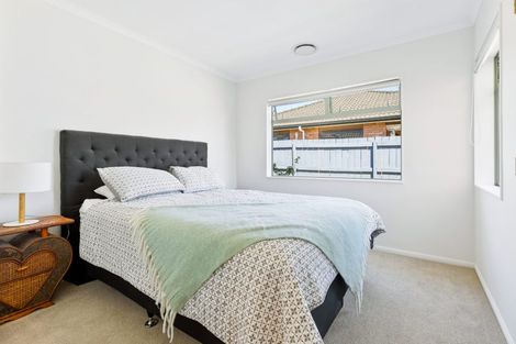 Photo of property in 19 Francis Skinner Place, Orewa, 0931