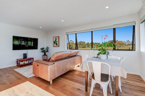 Photo of property in 30 Aitkenhead Court, Parakai, 0830