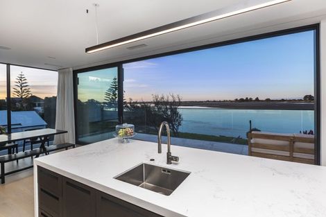 Photo of property in 8a Beachville Road, Redcliffs, Christchurch, 8081