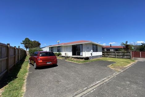 Photo of property in 2/452 Swanson Road, Ranui, Auckland, 0612
