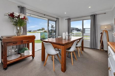 Photo of property in 16 Maturiki Drive, One Tree Point, 0118