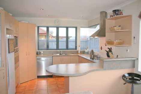 Photo of property in 16 Rowan Place, Mosgiel, 9024