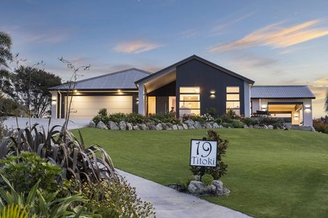Photo of property in 19 Titoki Lane, Whangamata, 3691