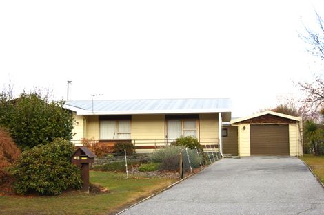 Photo of property in 2 Argyle Place, Arrowtown, 9302