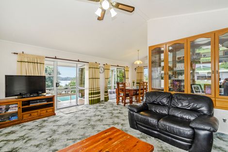 Photo of property in 105 Sandspit Road, Waiuku, 2123