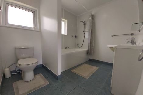 Photo of property in 11 Emirau Place, Glenfield, Auckland, 0629