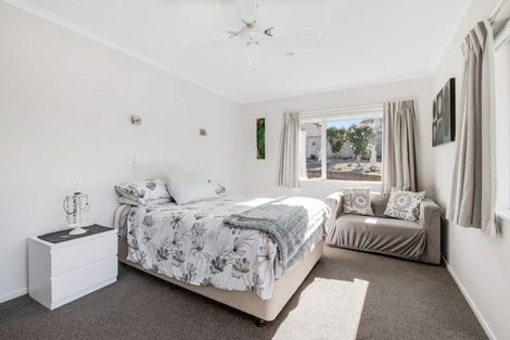 Photo of property in 84 Tauranga Place, Orewa, 0931