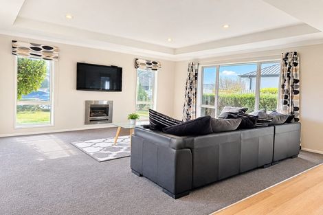 Photo of property in 82 Mcmahon Drive, Aidanfield, Christchurch, 8025