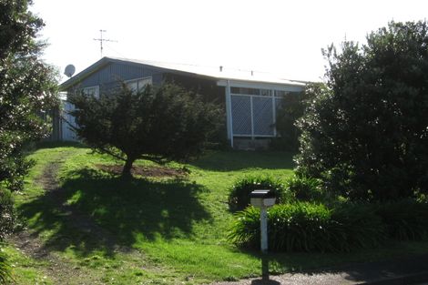 Photo of property in 9 Freyberg Crescent, Waikanae Beach, Waikanae, 5036