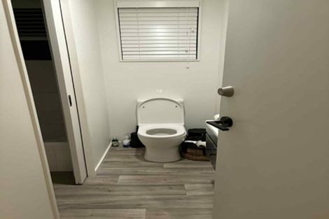 Photo of property in 2/81 Knights Road, Rothesay Bay, Auckland, 0630