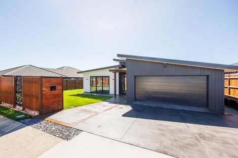 Photo of property in 26 Silicon Way, Fitzherbert, Palmerston North, 4410