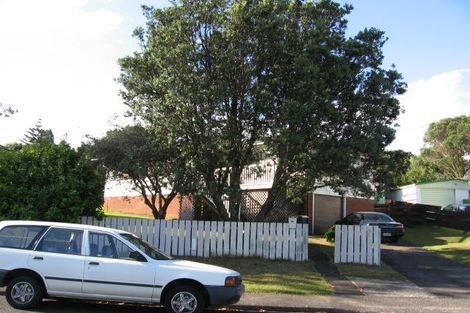 Photo of property in 39 Lantana Road, Green Bay, Auckland, 0604