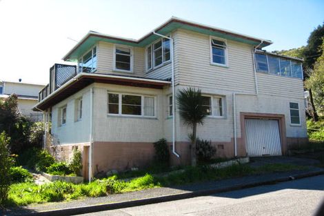Photo of property in 9-13 Rochfort Street, Greymouth, 7805