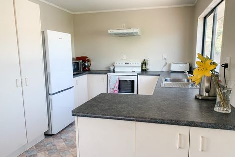 Photo of property in 1 Monarch Grove, Maoribank, Upper Hutt, 5018