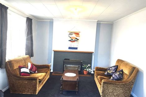 Photo of property in 2 Tawhiti Road, Hawera, 4610