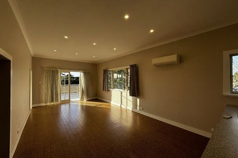 Photo of property in 32 Bonithon Avenue, Moturoa, New Plymouth, 4310