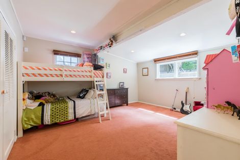 Photo of property in 33 Warner Park Avenue, Laingholm, Auckland, 0604