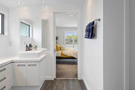 Photo of property in 1 Westall Lane, Avonhead, Christchurch, 8042