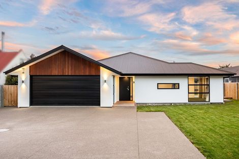 Photo of property in 105 Kippenberger Avenue, Rangiora, 7400