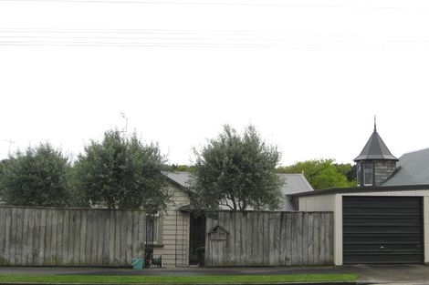 Photo of property in 35 Gilbert Street, New Plymouth, 4310