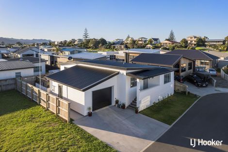 Photo of property in 8 Moet Crescent, Waihi Beach, 3611