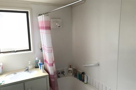 Photo of property in 33 Glen Vista Place, Bayview, Auckland, 0629