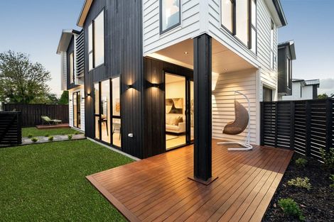 Photo of property in 8a Catalina Crescent, Forrest Hill, Auckland, 0620