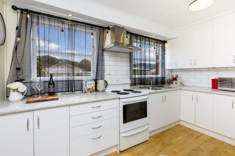 Photo of property in Verona Flats, 4/48 Merton Street, Trentham, Upper Hutt, 5018