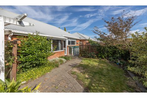 Photo of property in 2 Pentavon Lane, Avonhead, Christchurch, 8042