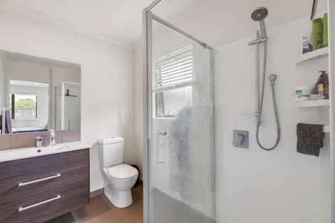 Photo of property in 2 Bayview Drive, Waiuku, 2123