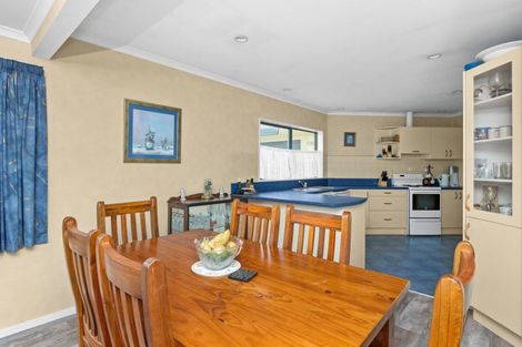 Photo of property in 15a Howard Road, Taradale, Napier, 4112
