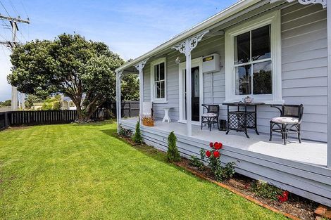 Photo of property in 10 Lincoln Street, Patea, 4520