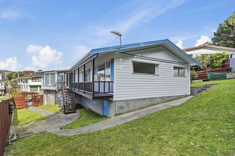 Photo of property in 34 Fyvie Avenue, Tawa, Wellington, 5028