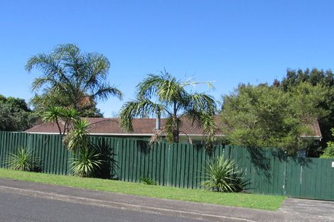 Photo of property in 5 Peterhouse Place, West Harbour, Auckland, 0618