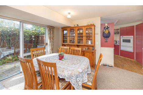 Photo of property in 2 Pentavon Lane, Avonhead, Christchurch, 8042