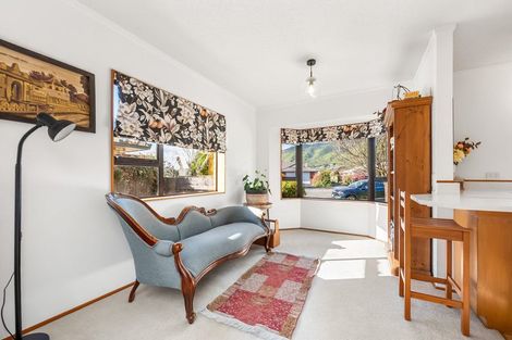 Photo of property in 8 Runanga Grove, Waikanae, 5036