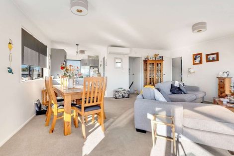 Photo of property in 2/502 Devon Street East, Strandon, New Plymouth, 4312