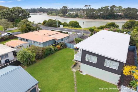 Photo of property in 118 Sandspit Road, Waiuku, 2123