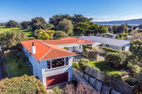 Photo of property in 18 Martin Road, Paraparaumu Beach, Paraparaumu, 5032