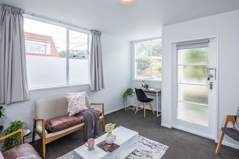 Photo of property in 1/127 Queens Drive, Lyall Bay, Wellington, 6022
