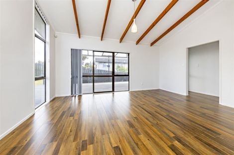 Photo of property in 71 Etherton Drive, Weymouth, Auckland, 2103