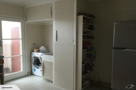 Photo of property in 52 Buscomb Avenue, Henderson, Auckland, 0610