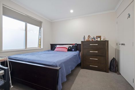 Photo of property in 13 Akeake Lane, Manurewa, Auckland, 2102