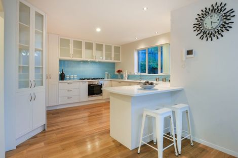 Photo of property in 10a Greenslade Crescent, Northcote, Auckland, 0627