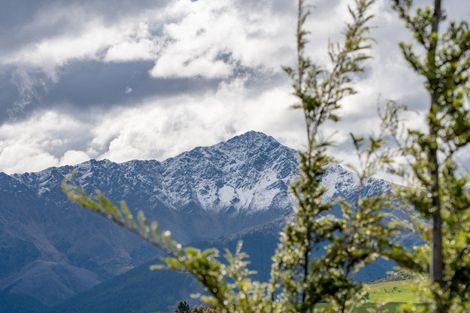 Photo of property in 8 Kokako Lane, Jacks Point, Queenstown, 9371