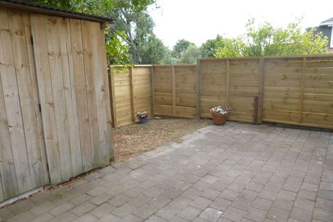 Photo of property in 22 Raymond Terrace, Northcote, Auckland, 0627